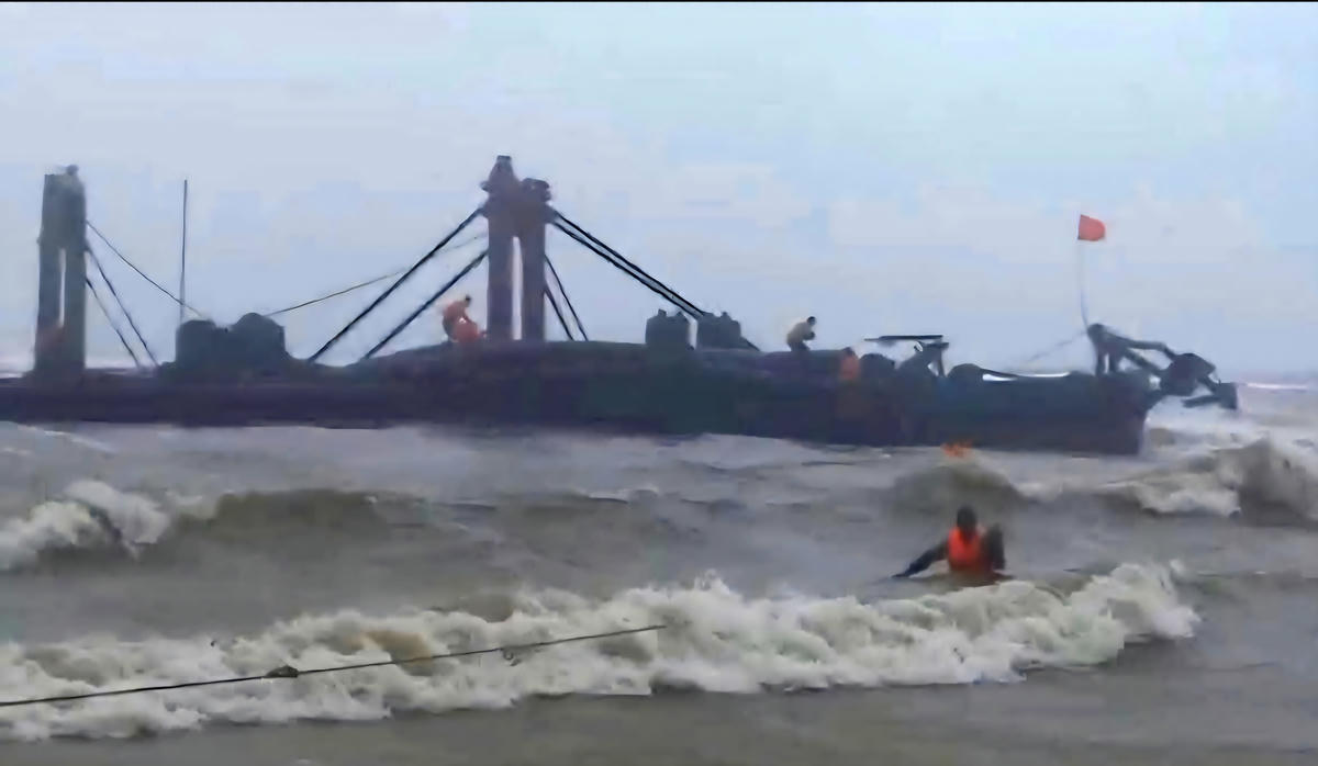 Quảng Trị: Một người mất tích khi đi vớt gỗ tạp trên sông Thạch Hãn