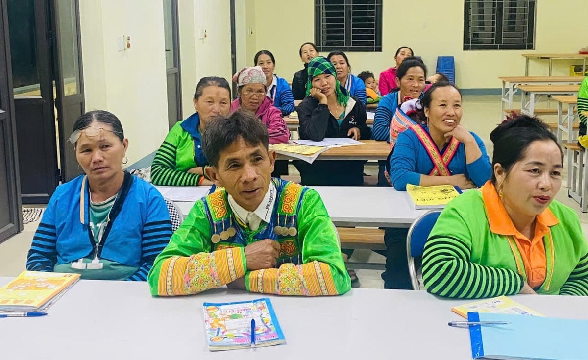 Từ trăn trở giúp người dân miền núi có cuộc sống ấm no, Bộ đội Biên phòng Thanh Hóa phối hợp Tỉnh ủy triển khai mô hình “Bản sáng vùng biên” tại 11 bản biên giới, bước đầu mang lại hiệu quả thiết thực.. 