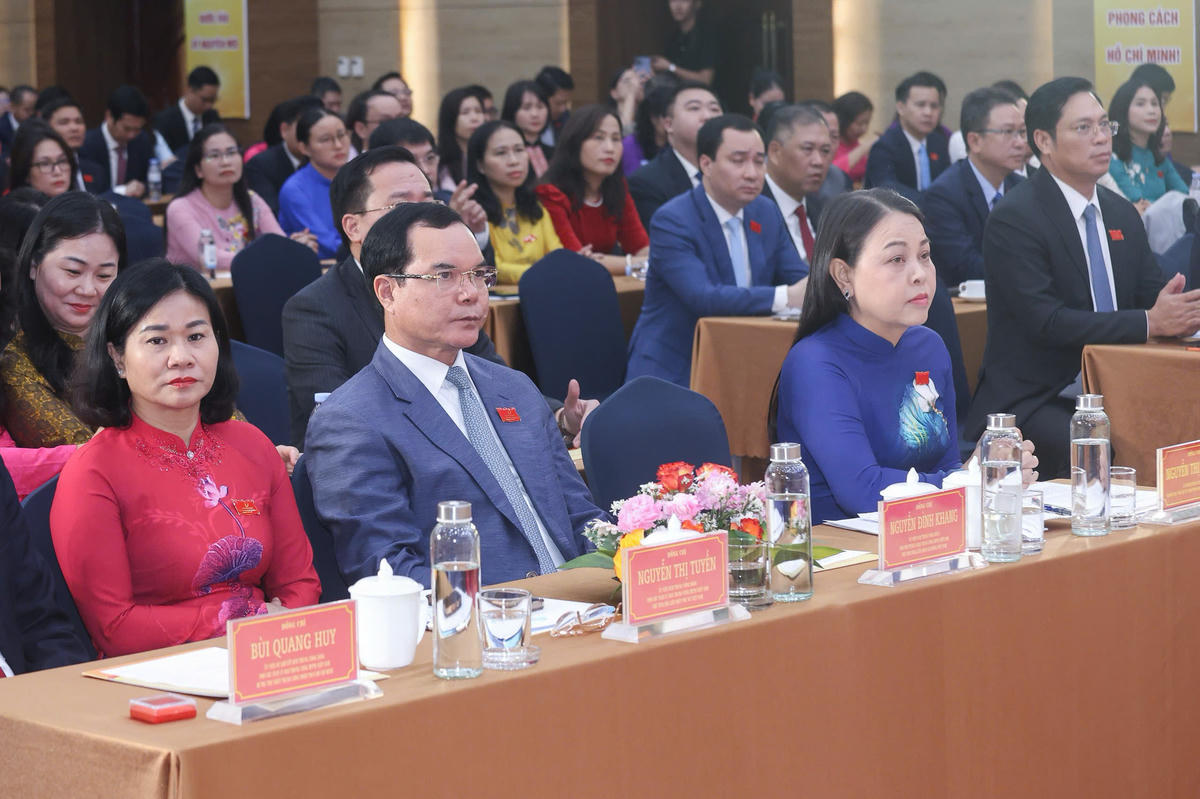 Phó Chủ tịch - Tổng Thư ký UBTƯ MTTQ Việt Nam Nguyễn Thị Thu Hà và các đại biểu dự Đại hội. Ảnh: Quang Vinh.