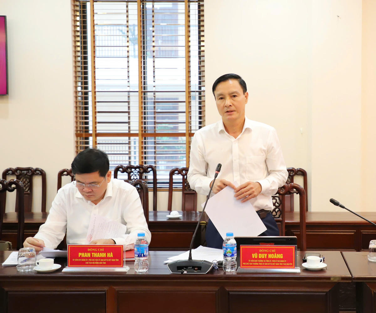 Ông Vũ Duy Hoàng, Ủy viên Ban Thường vụ Tỉnh ủy Thái Nguyên, Phó Chủ tịch Thường trực Uỷ ban MTTQ Việt Nam tỉnh Thái Nguyên phát biểu tại hội nghị. Ảnh: Thu Huệ.