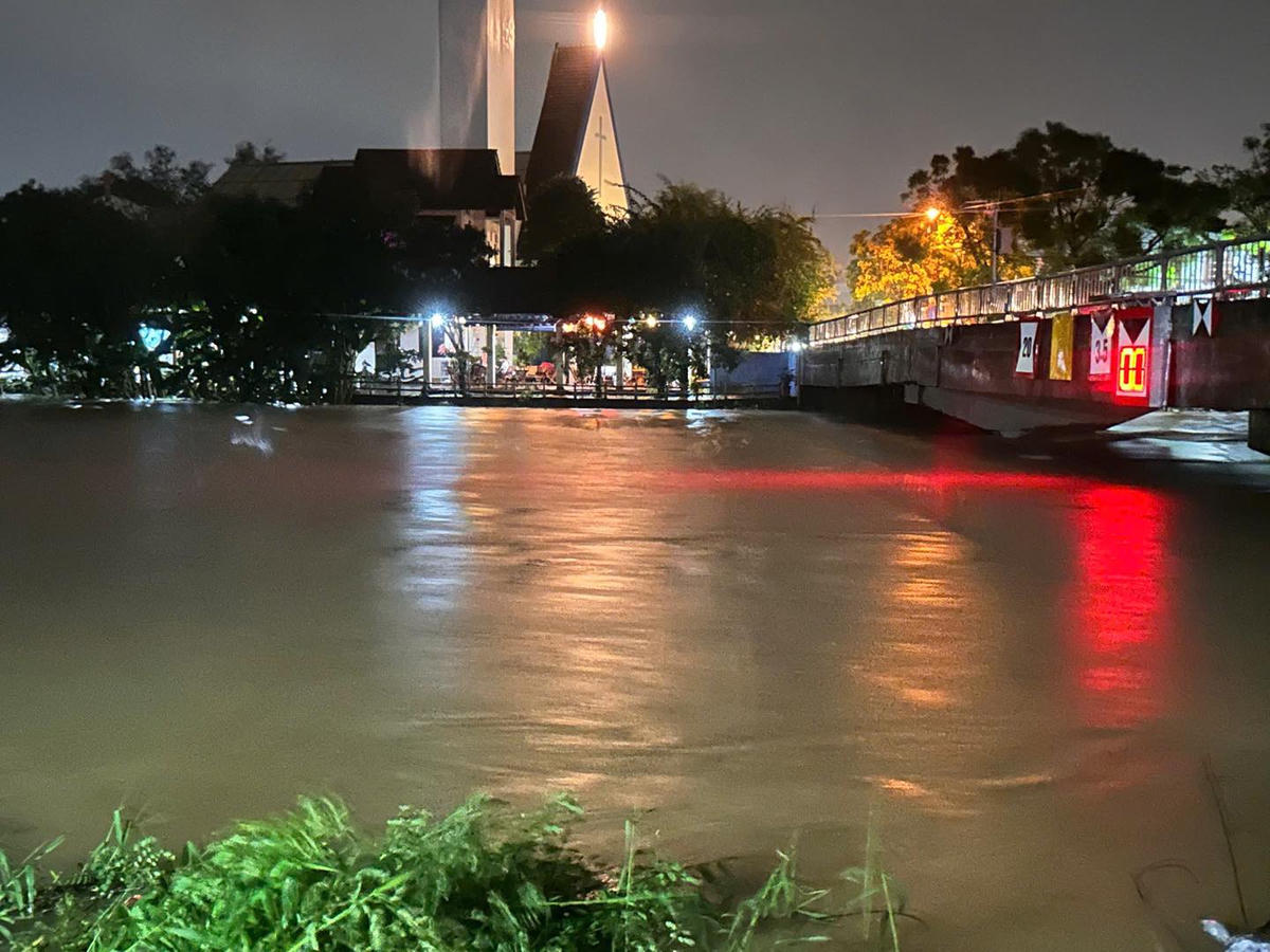 Đà Nẵng: Lũ lên nhanh trong đêm, nhiều nơi ngập nặng