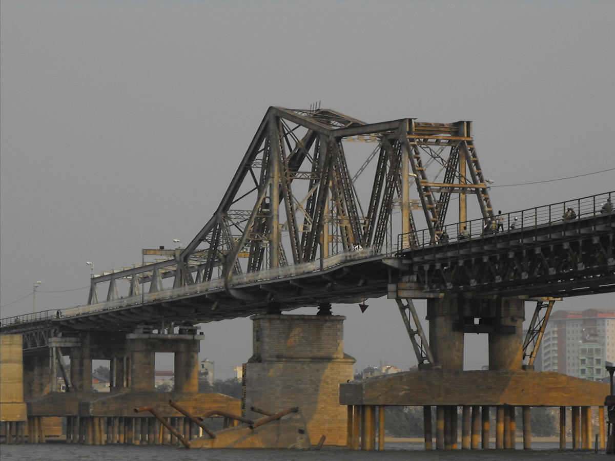 Giữ nhịp thời gian trên cầu Long Biên