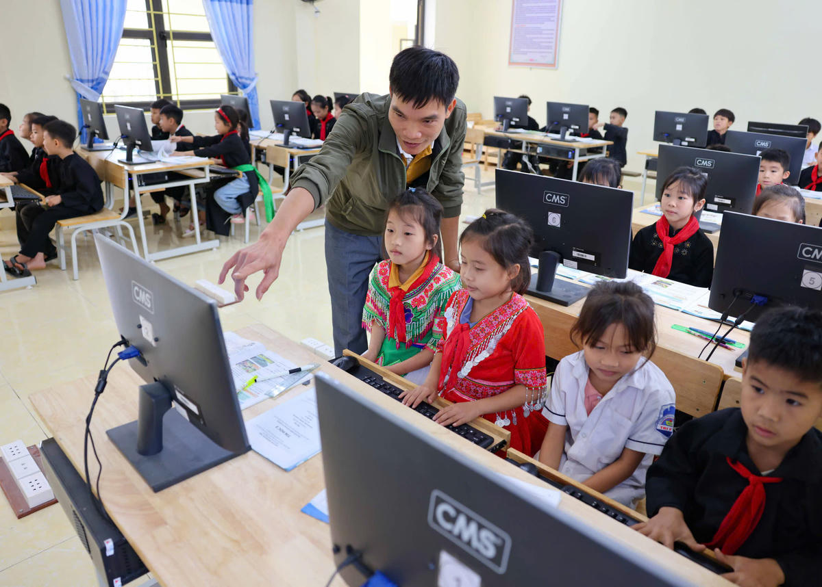 Bộ GDĐT đề xuất tất cả nhà giáo đều được hưởng hệ số lương đặc thù. Ảnh minh họa: Thanh Tùng