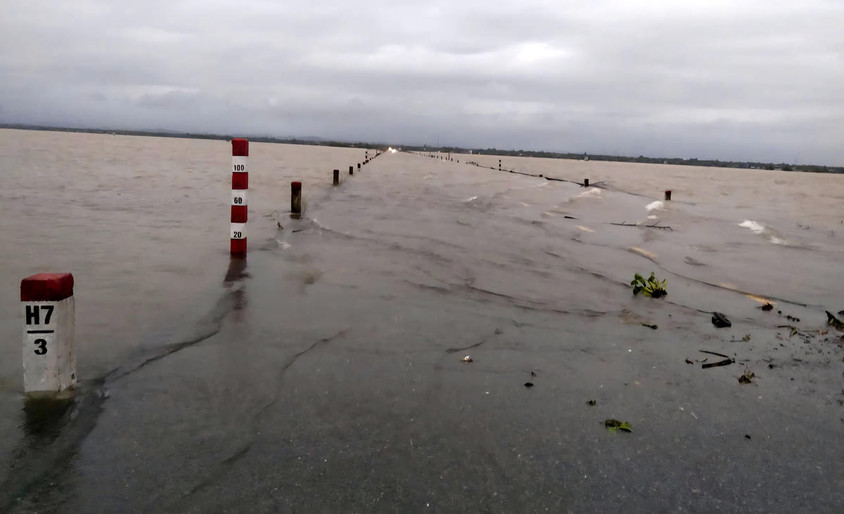 Đoạn Km3+400 - Km3+700/ĐT 582b bị ngập nước. Ảnh: CTV.