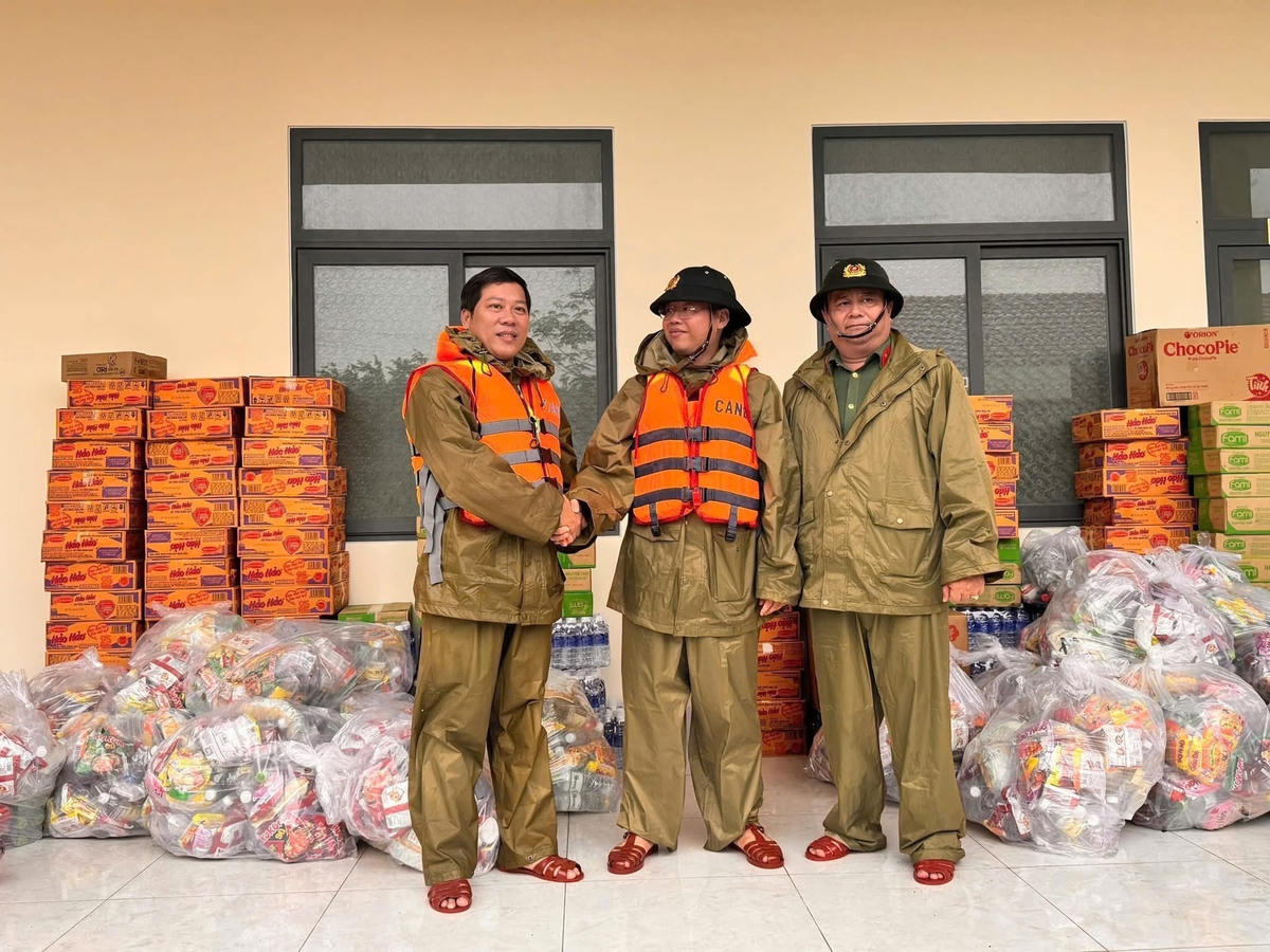 Trung tá Nguyễn Kim Trung động viên lực lượng công an cơ sở. Ảnh: CV.