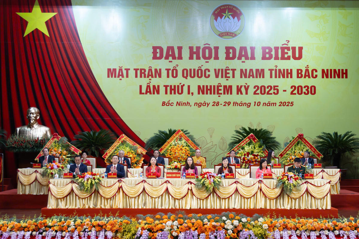 Đoàn Chủ tịch điều hành Đại hội. Ảnh: Quang Vinh.