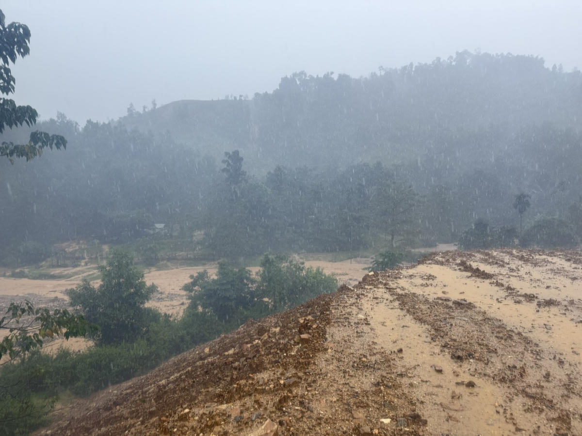 11 ngôi nhà tại nóc Ông Yên bị nước lũ cuốn trôi. Ảnh: CV.