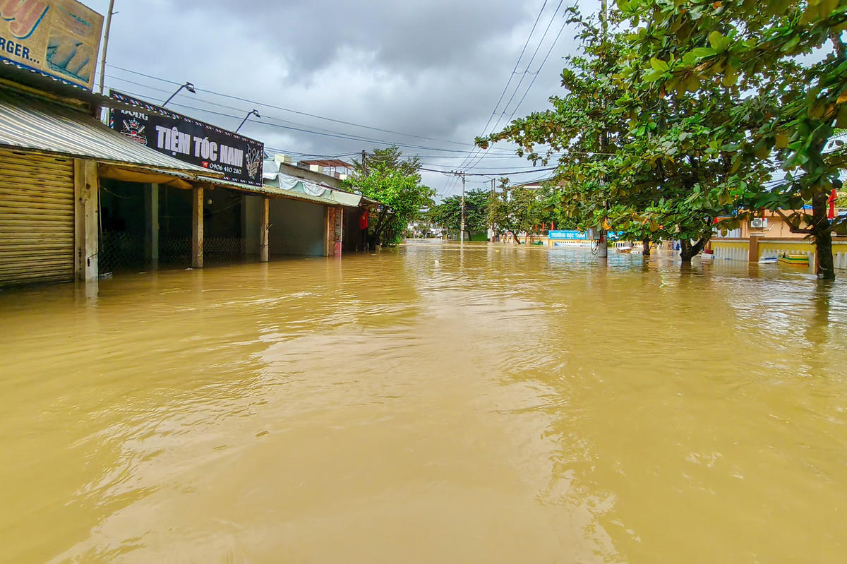 Nhiều tuyến đường trên địa bàn xã Đại Lộc bị ngập nước. Ảnh: N.Tín.