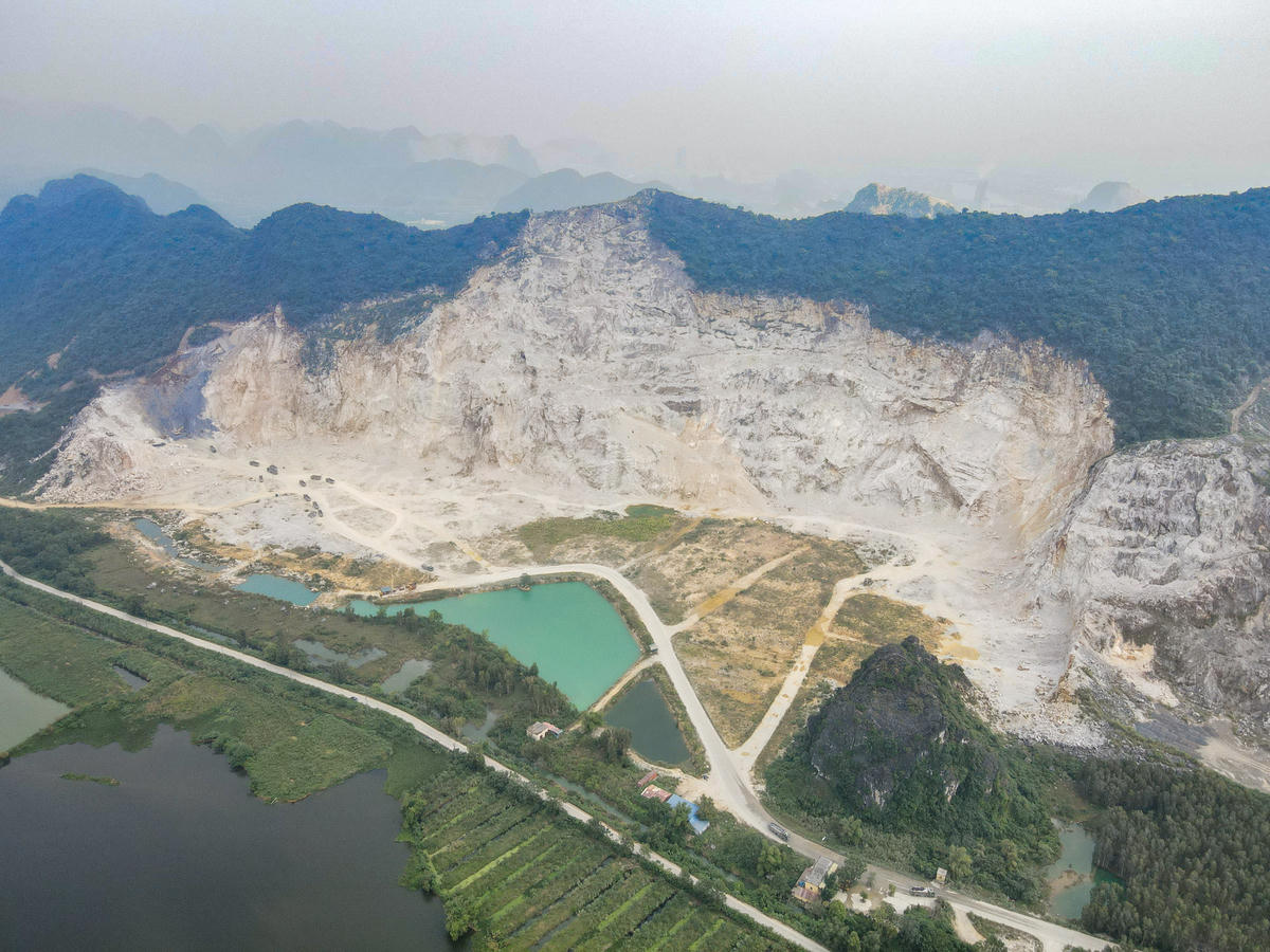 Mỏ đá vôi Gia Hòa của Công ty cổ phần Vissai Ninh Bình ngày 29/10. Ảnh: Đình Minh