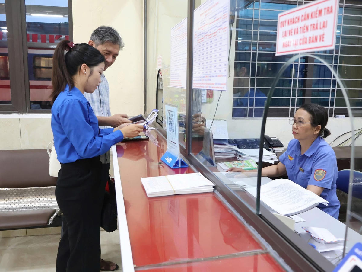 Công ty Cổ phần Vận tải Đường sắt điều chỉnh giờ chạy tàu HP15 xuất phát từ ga Hải Dương và giảm giá vé tháng cho hành khách. Ảnh: CTV.&nbsp;