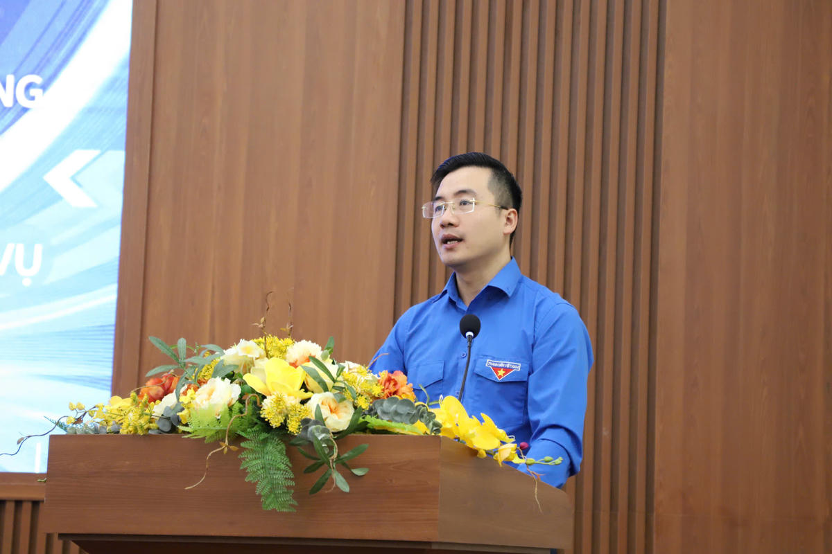 Bí thư Đoàn MTTQ, các đoàn thể Trung ương&nbsp;Nguyễn Nhất Linh phát biểu tại diễn đàn. Ảnh: Minh Hiển.