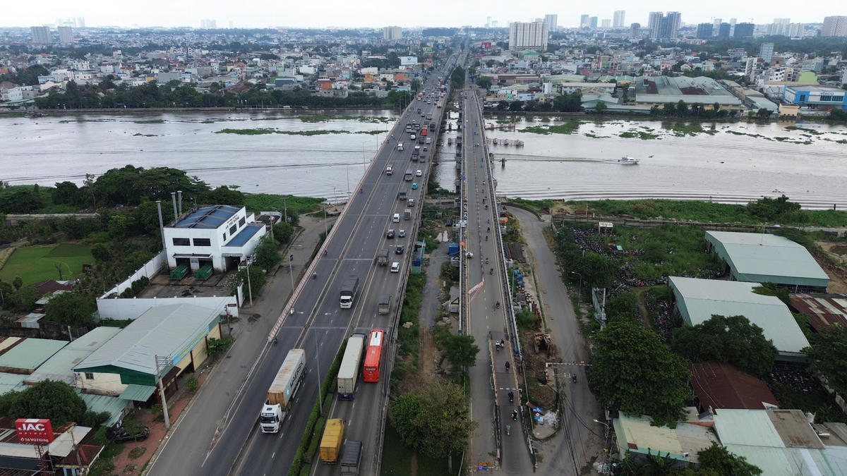 Khi hoàn thành dự án, các phương tiện đường thuỷ sẽ di chuyển từ cảng trung tâm như Bạch Đằng, Nhà Rồng đi các các ở Thủ Dầu Một, Thuận An, Củ Chi (TP Hồ Chí Minh) thuận lợi hơn rất nhiều. Ảnh: Đ.Xá.