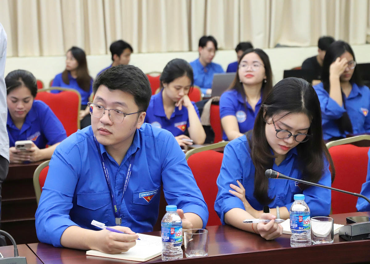 Các đoàn viên tham dự diễn đàn. Ảnh: Minh Hiển.