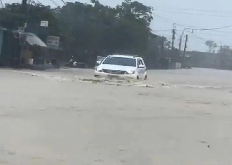 Các phường ở khu vực phía Nam tỉnh Hà Tĩnh bị ngập lụt sâu. Ảnh: VC.