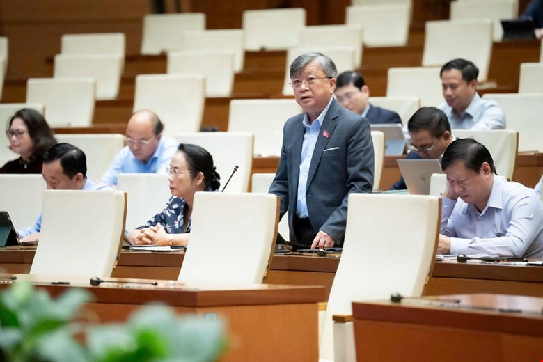 Ông Trương Trọng Nghĩa phát biểu trước Quốc hội (Ảnh: Quang Vinh)