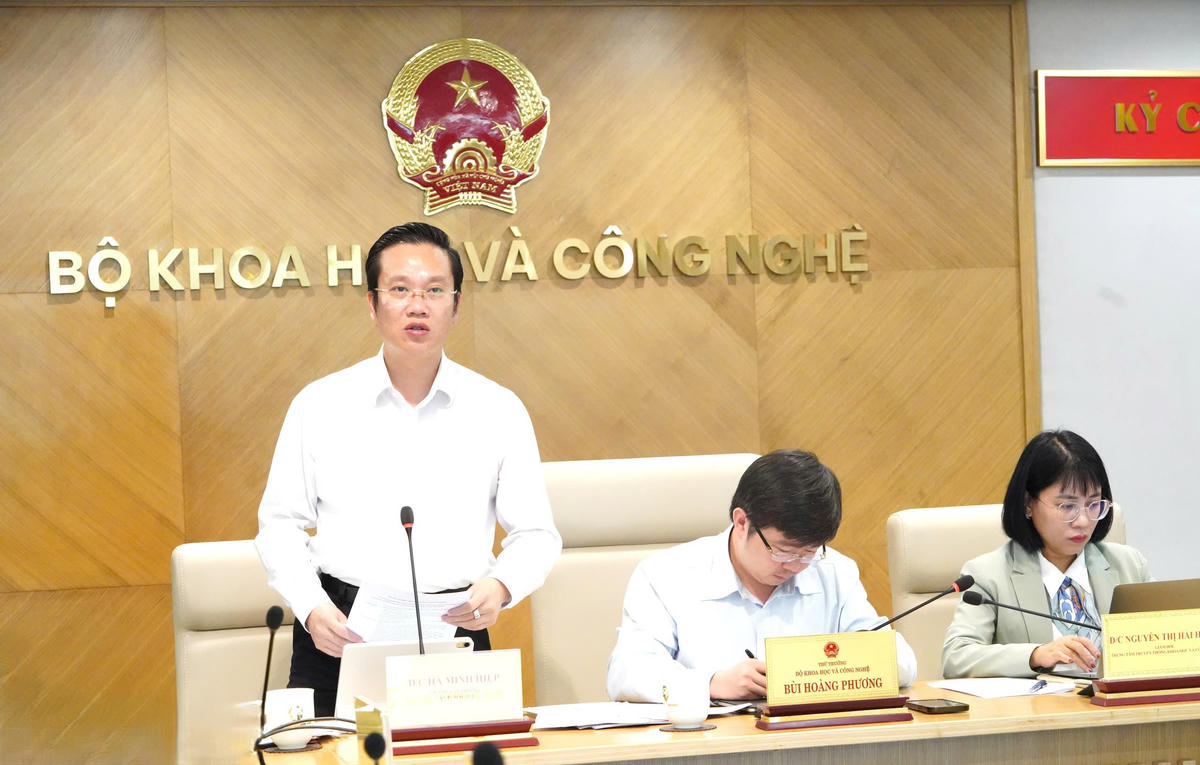 Chánh Văn phòng Bộ KHCN Hà Minh Hiệp phát biểu tại họp báo.
