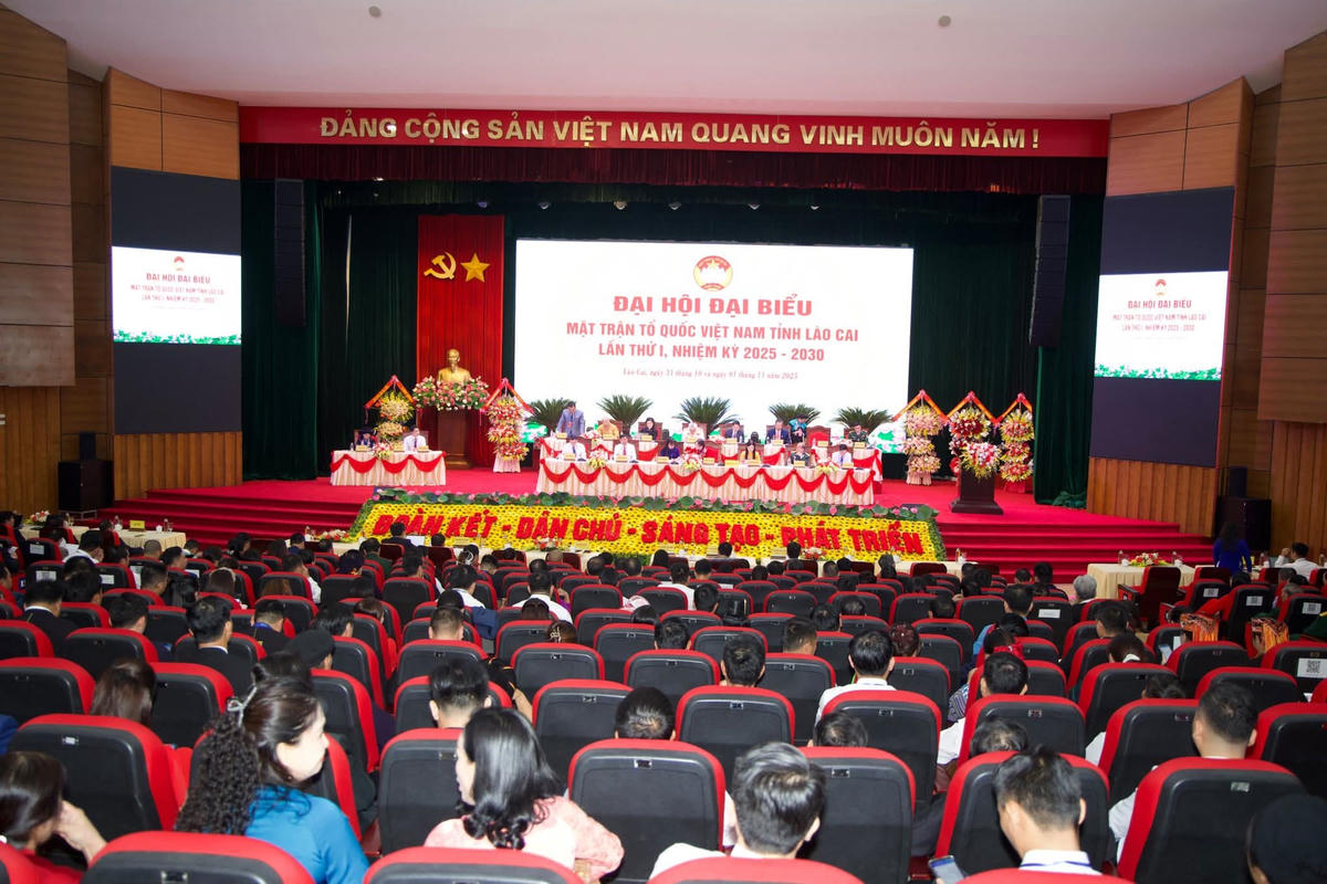 Toàn cảnh Đại hội đại biểu Mặt trận Tổ quốc Việt Nam tỉnh Lào Cai lần thứ I. Ảnh: Thanh Xuân.