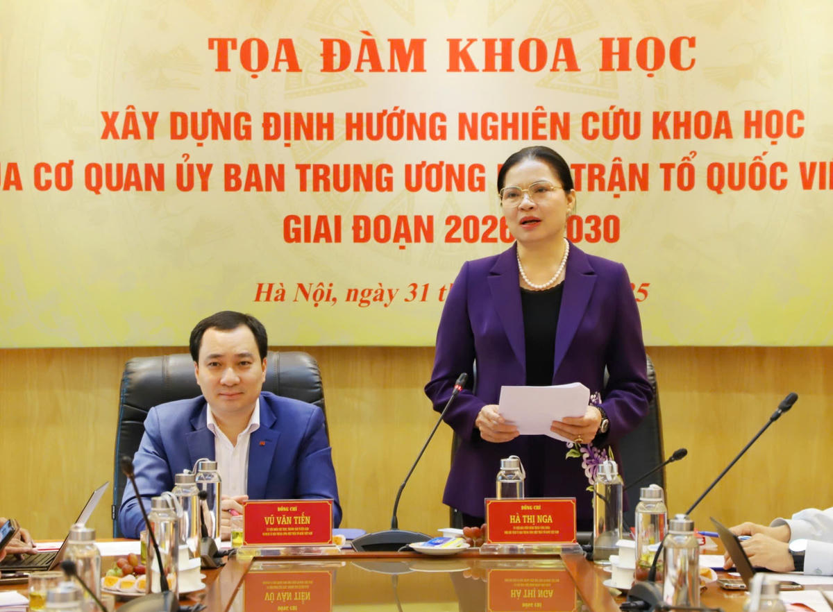 Bà Hà Thị Nga, Phó Chủ tịch UBTƯ MTTQ Việt Nam phát biểu tại tọa đàm. Ảnh: N. P