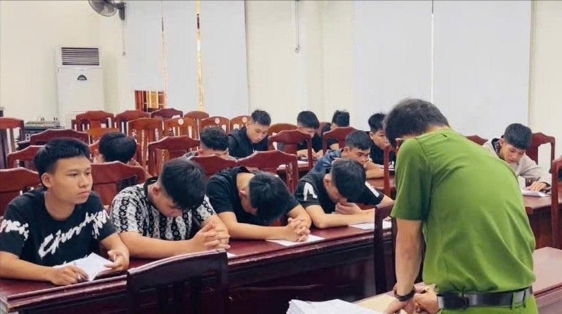 Các đối tượng tại cơ quan Công an. Ảnh: Công an cung cấp.