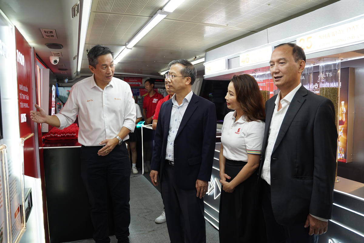 Đại diện lãnh đạo tỉnh Nghệ An tham quan, tìm hiểu về hoạt động Hành Trình Di Sản của SABECO