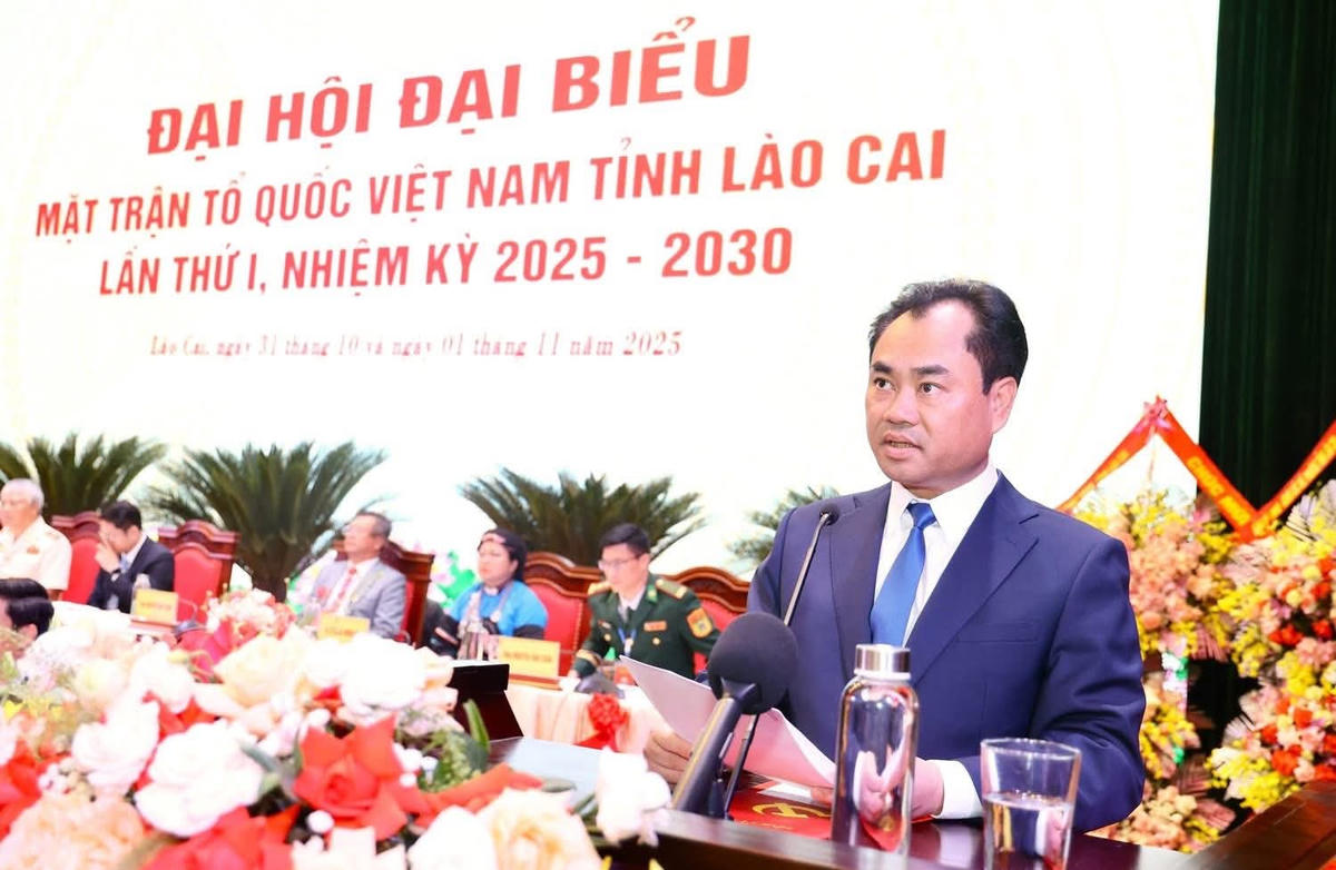Bí thư Tỉnh ủy Lào Cai Trịnh Việt Hùng phát biểu tại Đại hội. Ảnh: Báo Lào Cai.