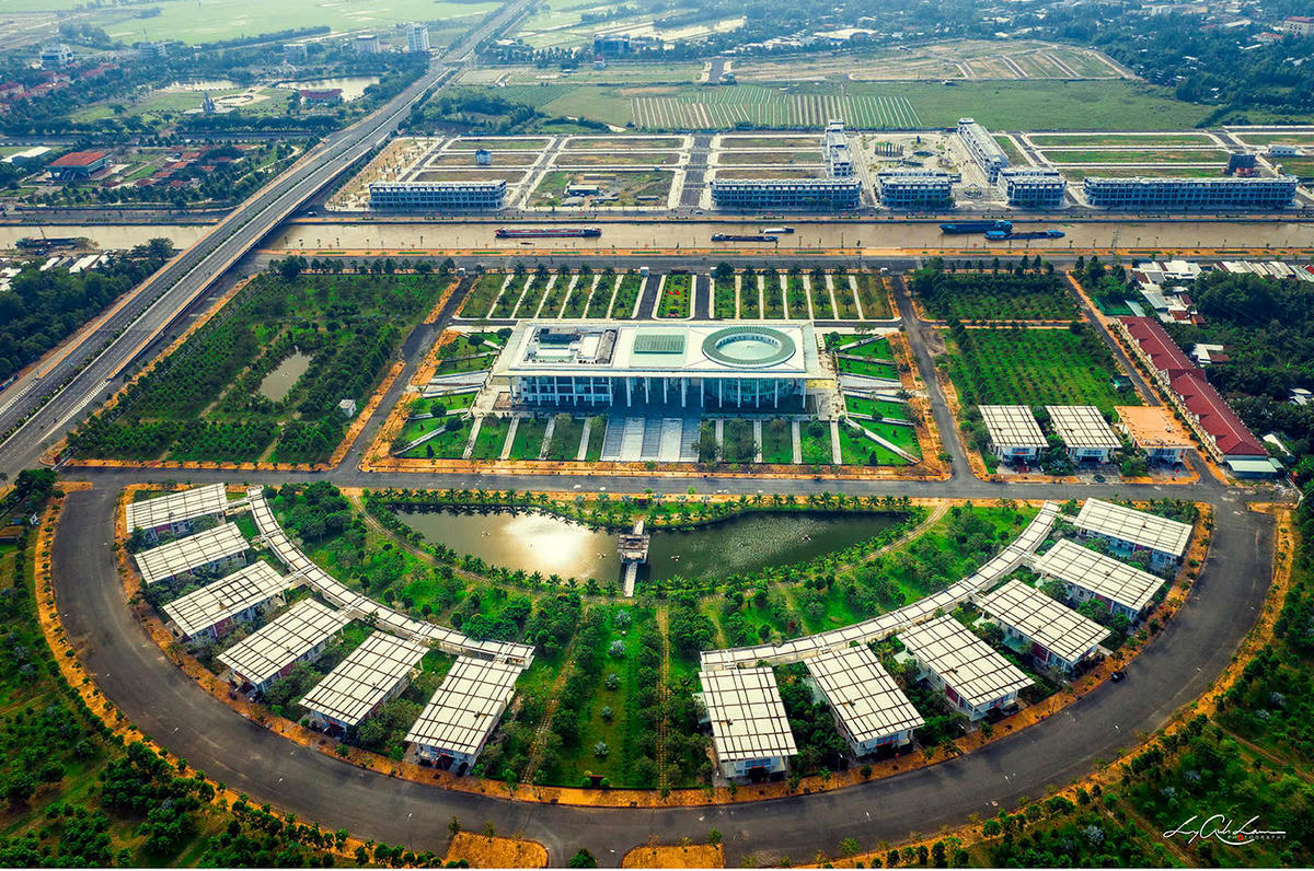 Trụ sở Tỉnh ủy Hậu Giang cũ mặt sau nhìn từ trên cao. Ảnh TK 