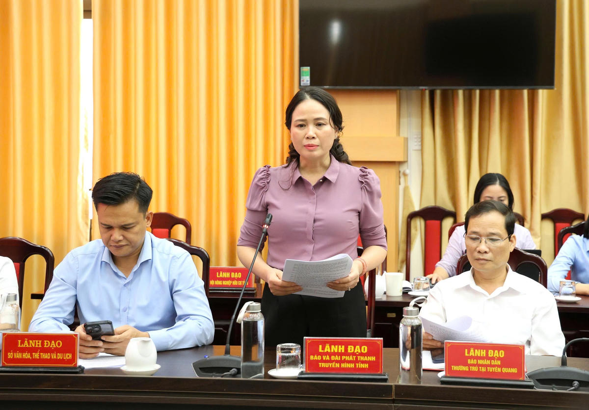 Lãnh đạo Báo và Đài phát thanh truyền hình tỉnh Tuyên Quang phát biểu ý kiến. Ảnh: Tuấn Trung..