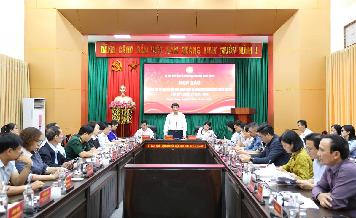 Quang cảnh buổi họp báo. Ảnh: Tuấn Trung.