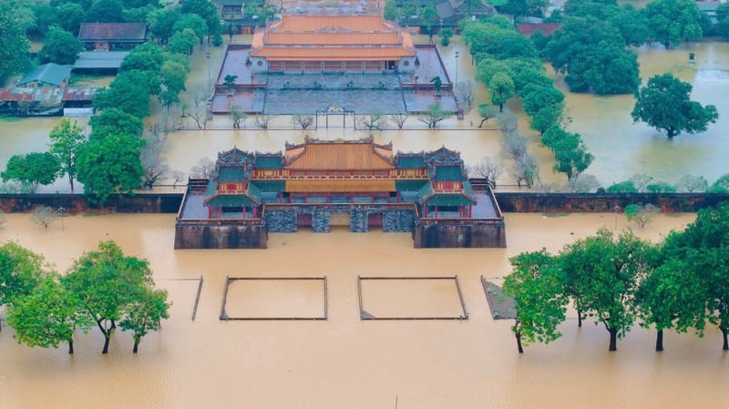 Mưa lớn, mực nước sông dâng cao khiến TP Huế chìm trong biển nước. Ảnh: Minh họa