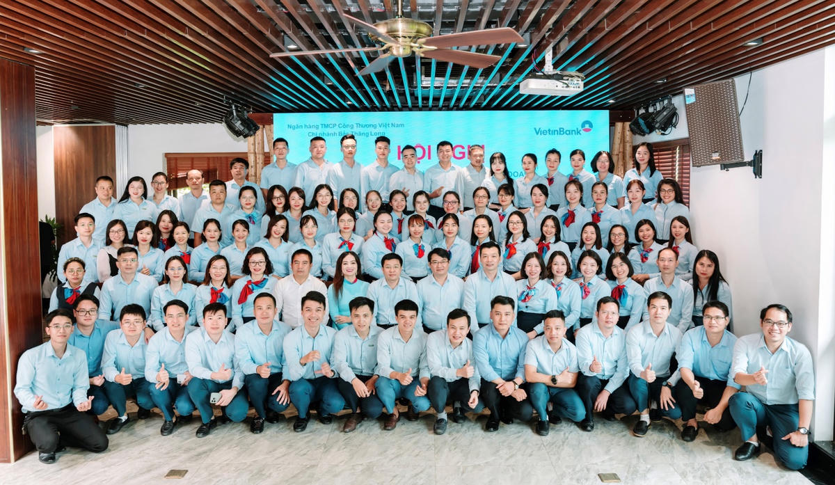 Tập thể cán bộ, đảng viên VietinBank Bắc Thăng Long.
