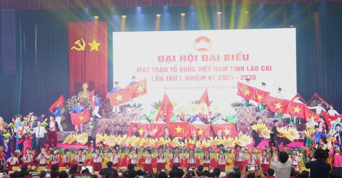 Tiết mục văn nghệ đặc sắc chào mừng đại hội. Ảnh: Thanh Xuân.