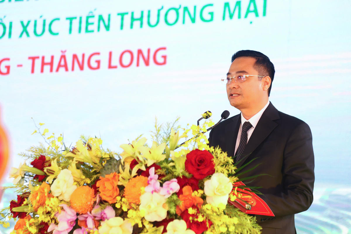 Ông Bùi Văn Sáng, Bí thư Đảng ủy, Chủ tịch HĐND xã Tam Hưng phát biểu tại buổi lễ.