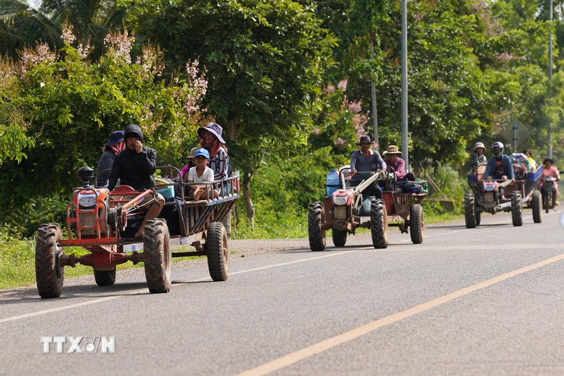 Người dân Campuchia sơ tán tránh xung đột biên giới với Thái Lan tại tỉnh Oddar Meanchey, ngày 25/7/2025. (Ảnh: THX/TTXVN).