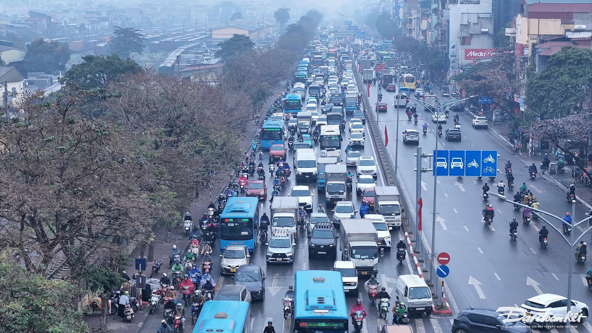 Hà Nội thường xuyên xảy ra ùn tắc giao thông vào giờ cao điểm. Ảnh: Lê Khánh.