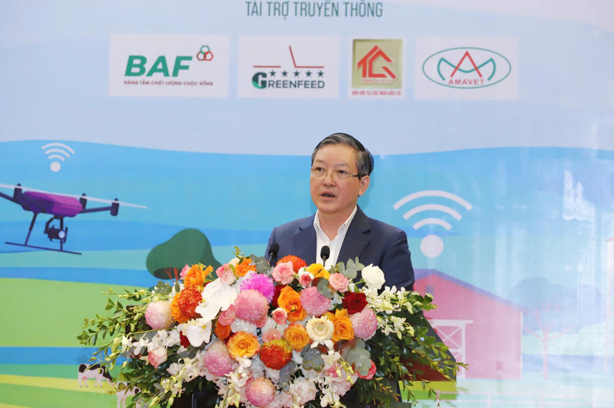 Ủy viên Trung ương Đảng, Phó Chủ tịch UBTƯ MTTQ Việt Nam, Chủ tịch Trung ương Hội Nông dân Việt Nam Lương Quốc Đoàn phát biểu tại Diễn đàn. Ảnh: DV