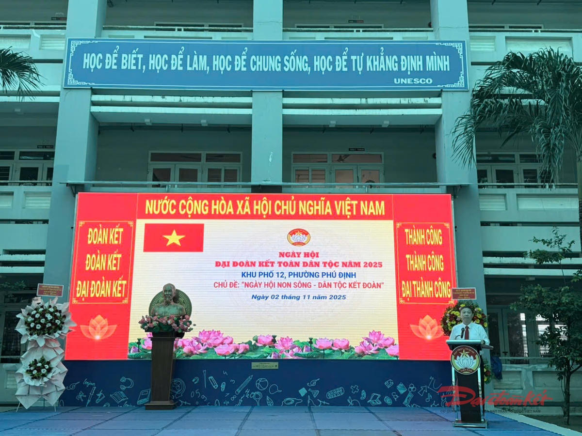 Ông Dương Anh Đức -Trưởng Ban Tuyên giáo và Dân vận Thành uỷ TP Hồ Chí Minh phát biểu tại ngày hội. Ảnh: Hồng Phúc.