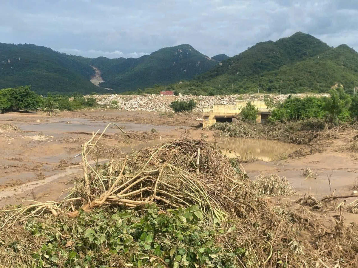 Hiện trường vụ vỡ hồ chứa nước.