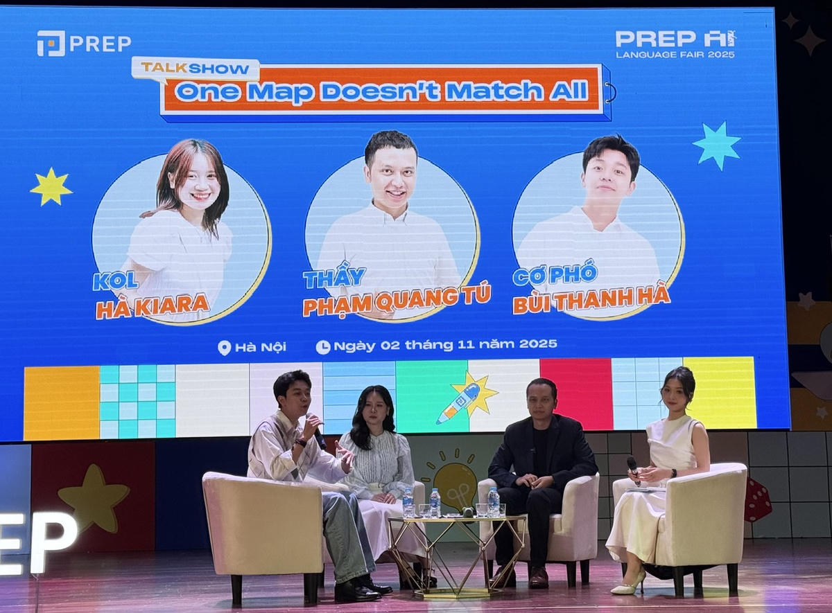 Các chuyên gia chia sẻ về bí quyết học ngoại ngữ tại sự kiện.