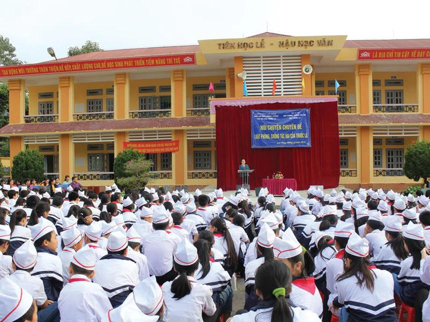 : Tuyên truyền phòng, chống tác hại thuốc lá học đường ở Lai Châu. Ảnh: T.L