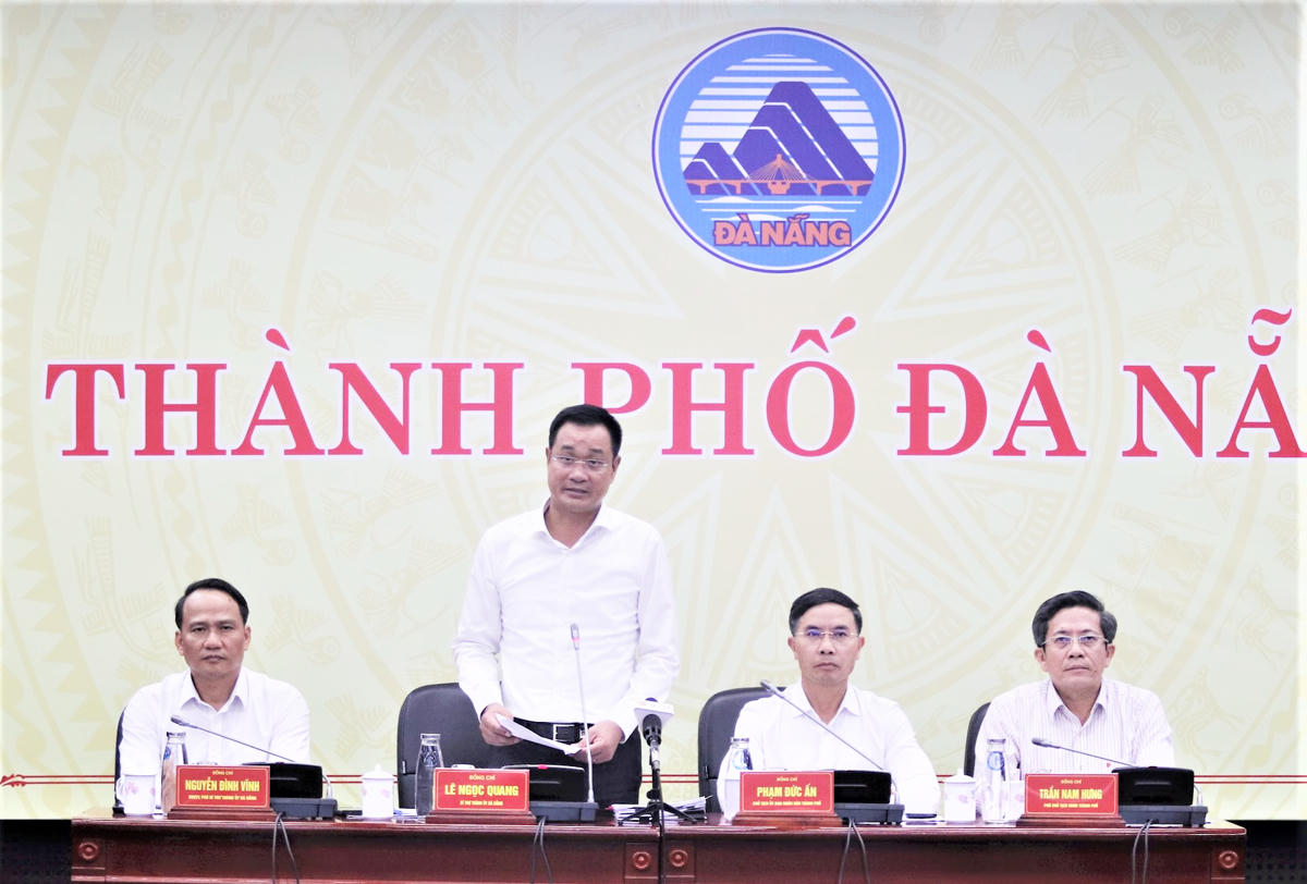 Ông Lê Ngọc Quang, Bí thư Thành ủy Đà Nẵng phát biểu chỉ đạo tại cuộc họp.  Ảnh: CV.