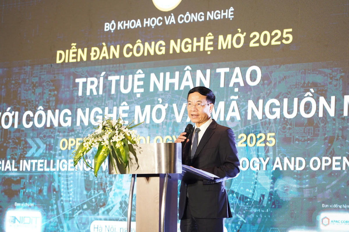 Bộ trưởng Bộ KHCN Nguyễn Mạnh Hùng phát biểu tại Diễn đàn.