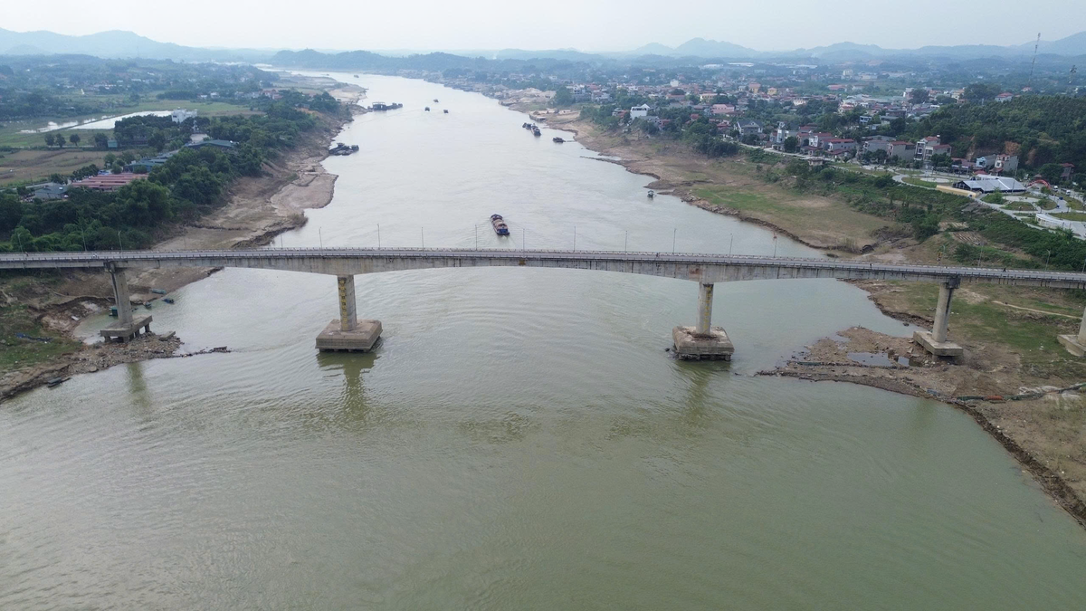 Cầu Sông Lô hiện đang tạm dừng hoạt động để xử lý sự cố.
