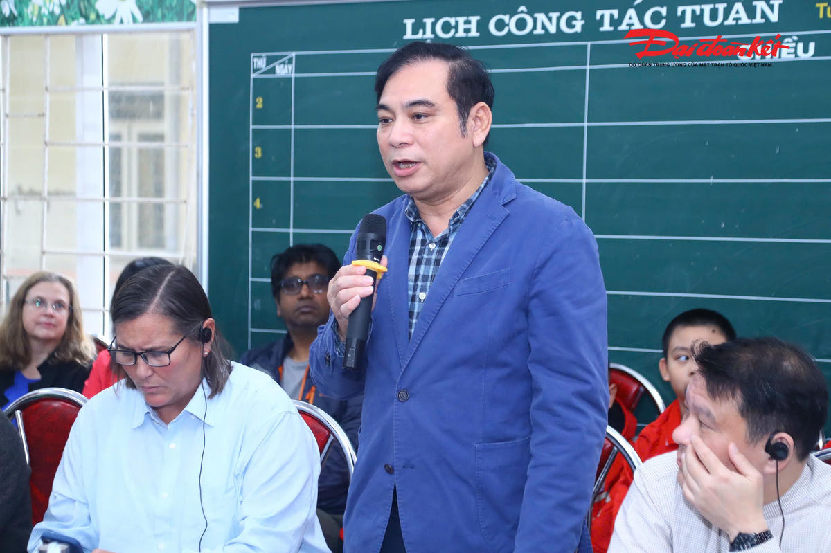 Ông Đào Duy Phong Phó Giám đốc Sở Xây dựng đánh giá cao việc triển khai mô hình cổng trường an toàn tại Hà Nội. Ảnh: Lê Khánh.