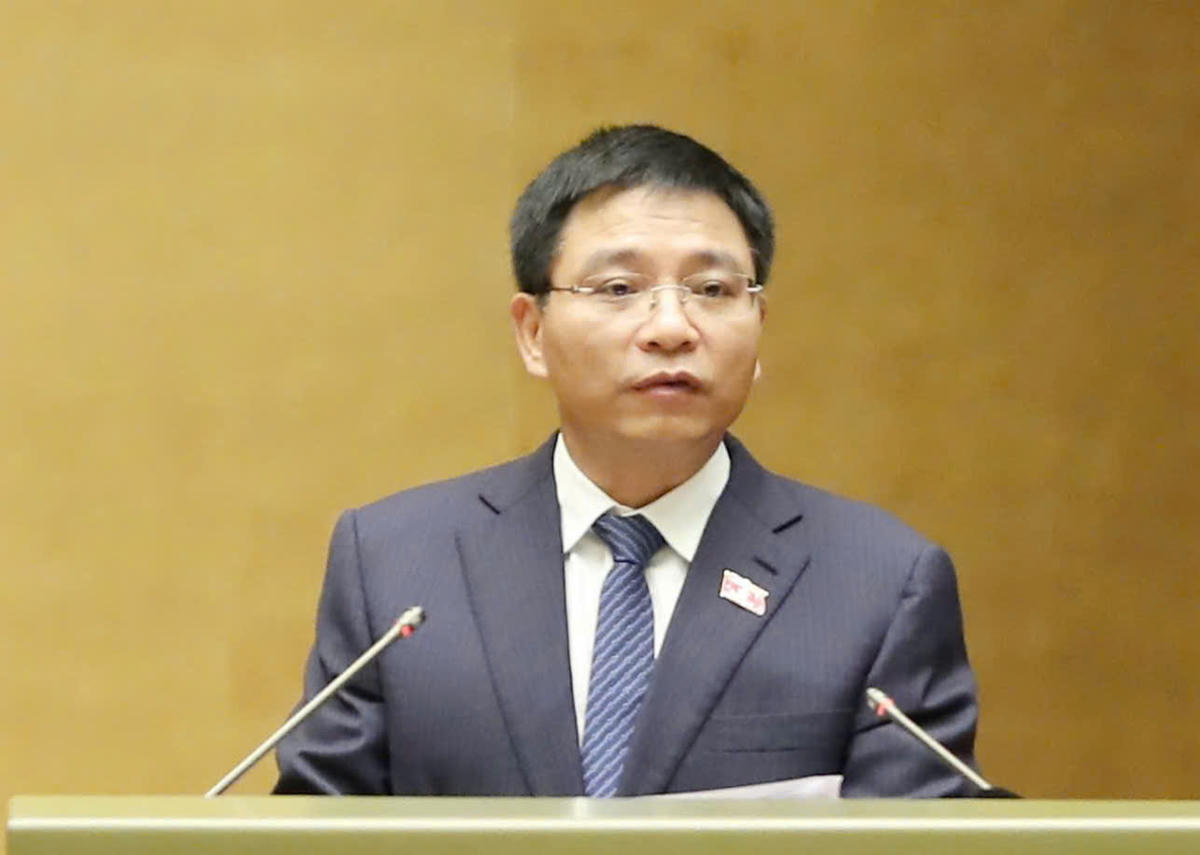 Bộ trưởng Bộ Tài chính Nguyễn Văn Thắng báo cáo trước Quốc hội (Ảnh: Quang Vinh)