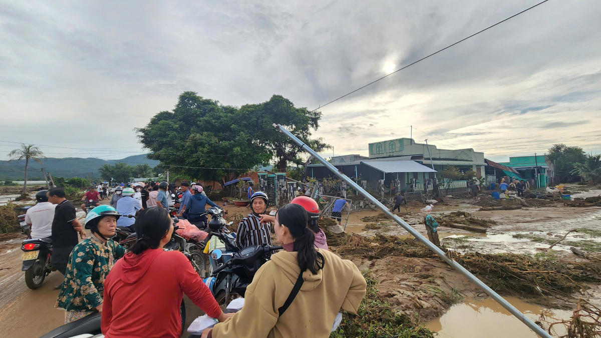 Cảnh tan hoang ở khu vực bị ảnh hưởng của vụ vỡ hồ chứa nước tại xã Tuy Phong. Ảnh:TT.