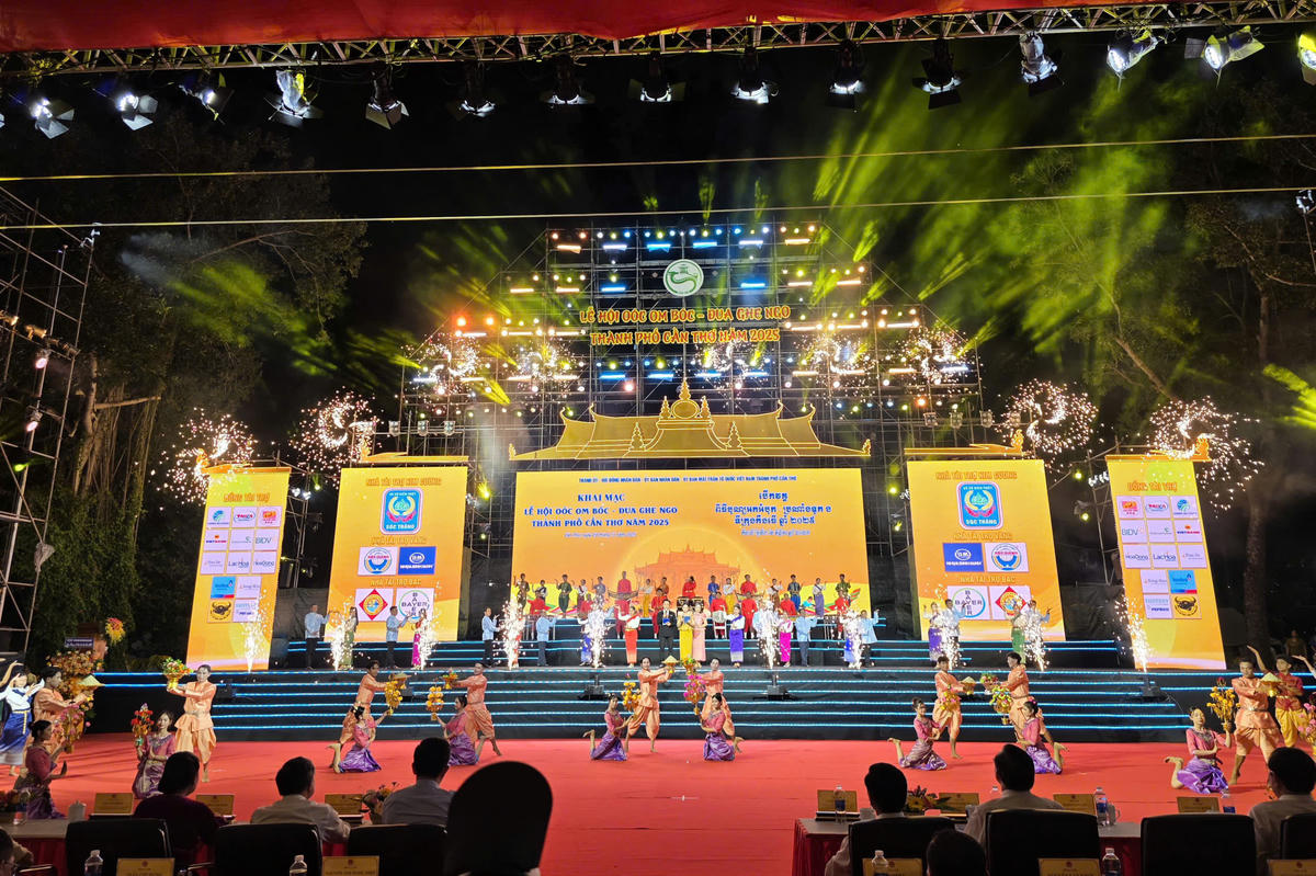 Khai mạc Lễ hội Oóc Om Bóc - Đua ghe Ngo TP Cần Thơ năm 2025. (ảnh: M.T)