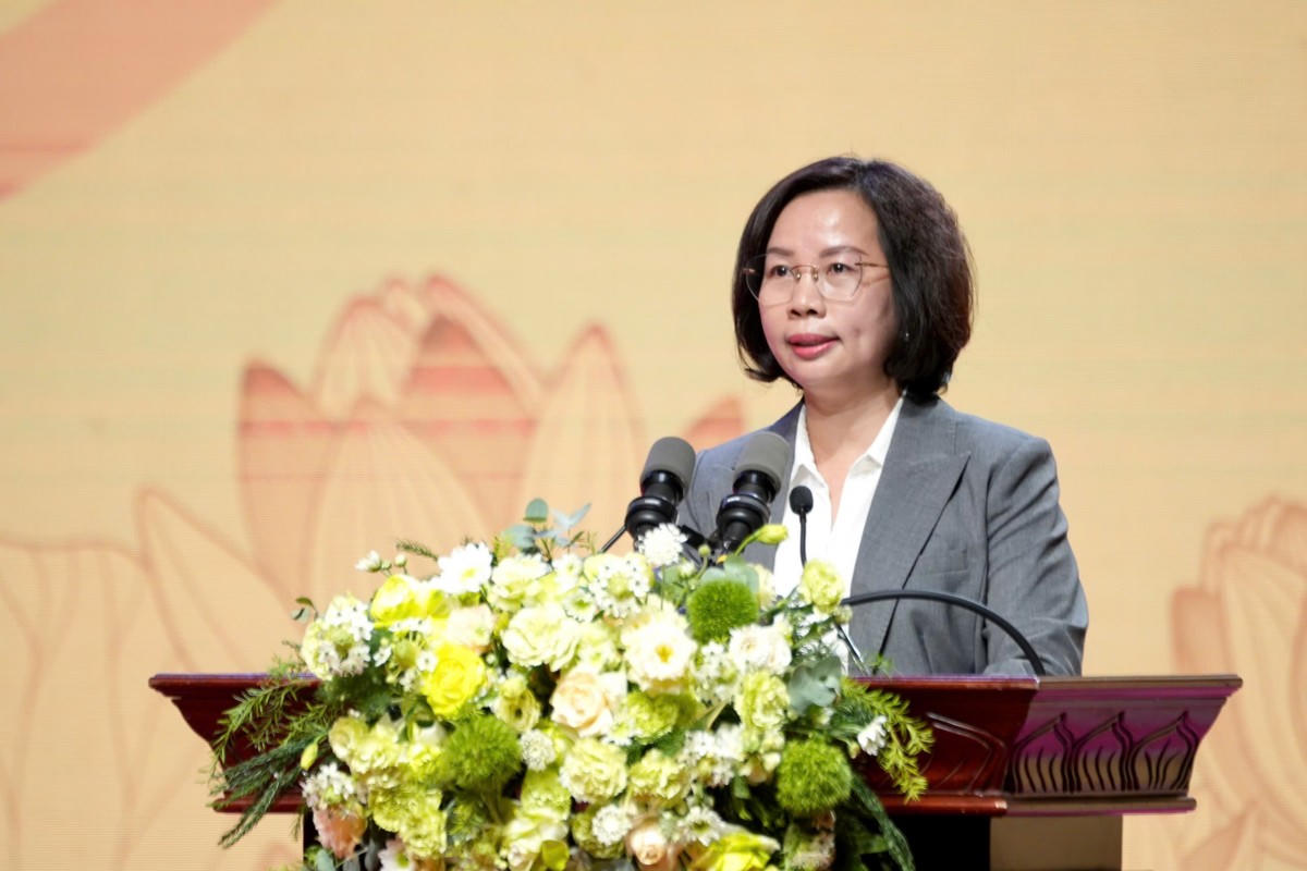 Phó Chủ tịch Thường trực Ủy ban MTTQ Việt Nam thành phố Hà Nội Bùi Huyền Mai phát biểu tại chương trình.