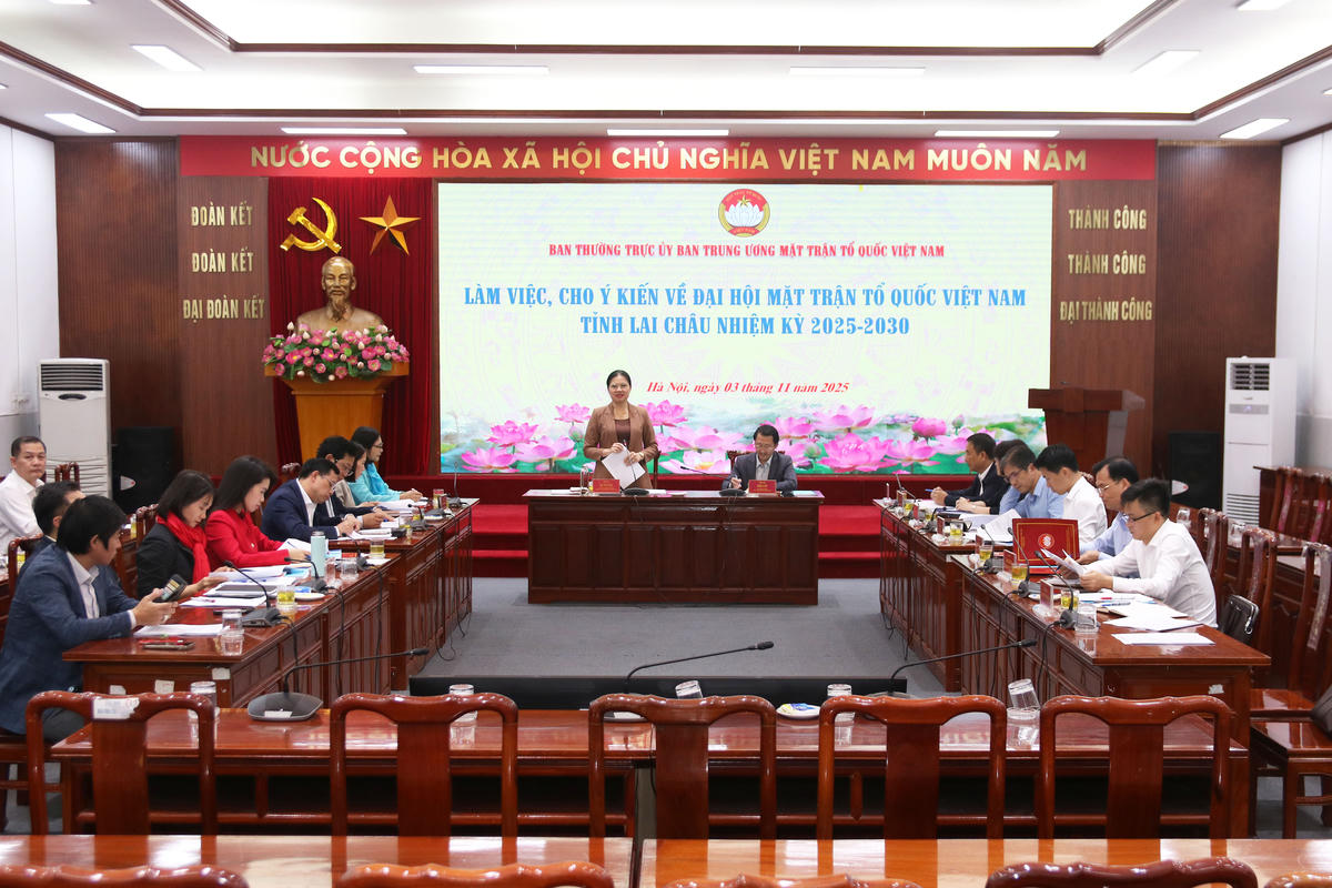 Phó Chủ tịch Hà Thị Nga chủ trì cuộc làm việc cho ý kiến về Đại hội đại biểu MTTQ Việt Nam tỉnh Lai Châu nhiệm kỳ 2025-2030. Ảnh: Tiến Đạt.