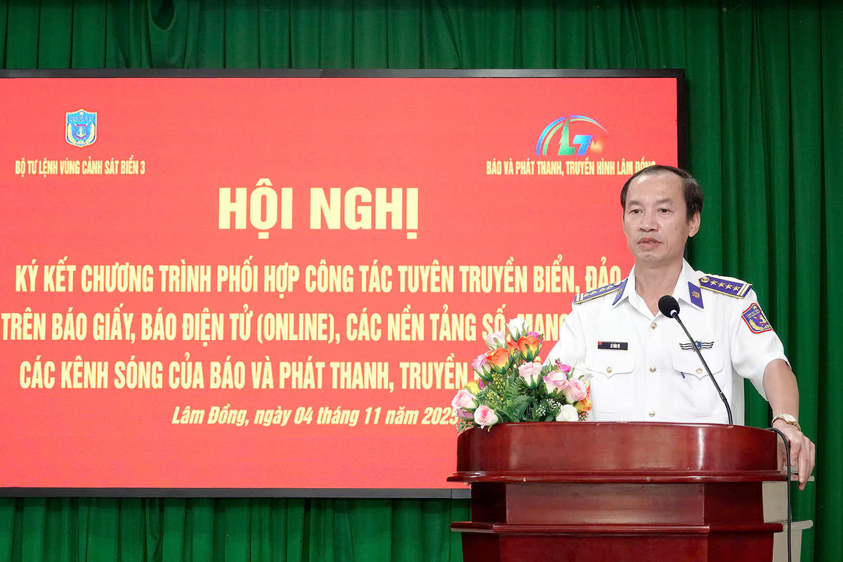 Đại tá Lê Văn Tú, Chính ủy Vùng Cảnh sát biển 3 phát biểu tại chương trình. Ảnh: Đức Định.