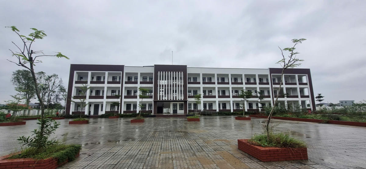 Nghệ An: Trường mới để không, học sinh học trong trường cũ xuống cấp